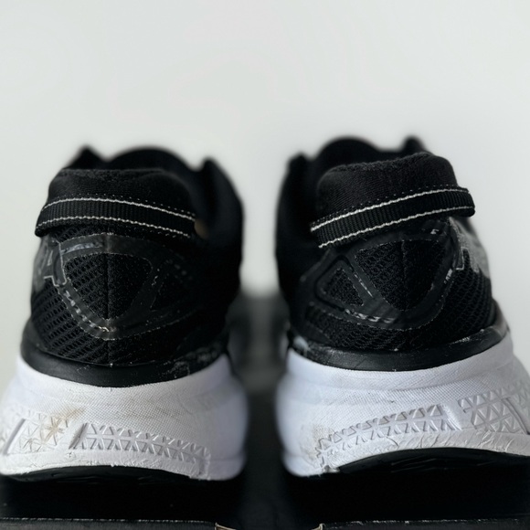 HOKA M CLIFTON 3.  Mens 8.5 PRE OWNED - Picture 6 of 12